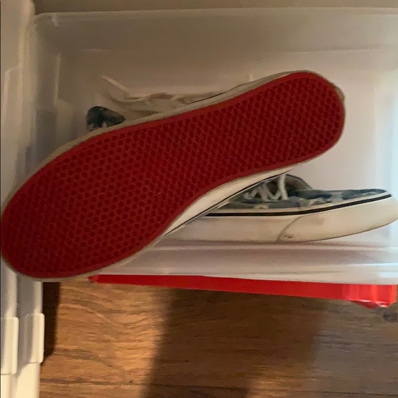 Vans - Picture 2 of 2